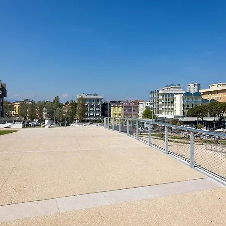 Bilocale Con Giardino A 200mt Dal Mare - Homeunity شقة